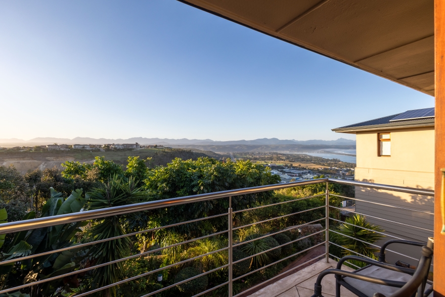 7 Bedroom Property for Sale in Bowtie Western Cape